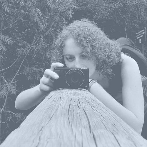 Claudia Tapalaga Headshot