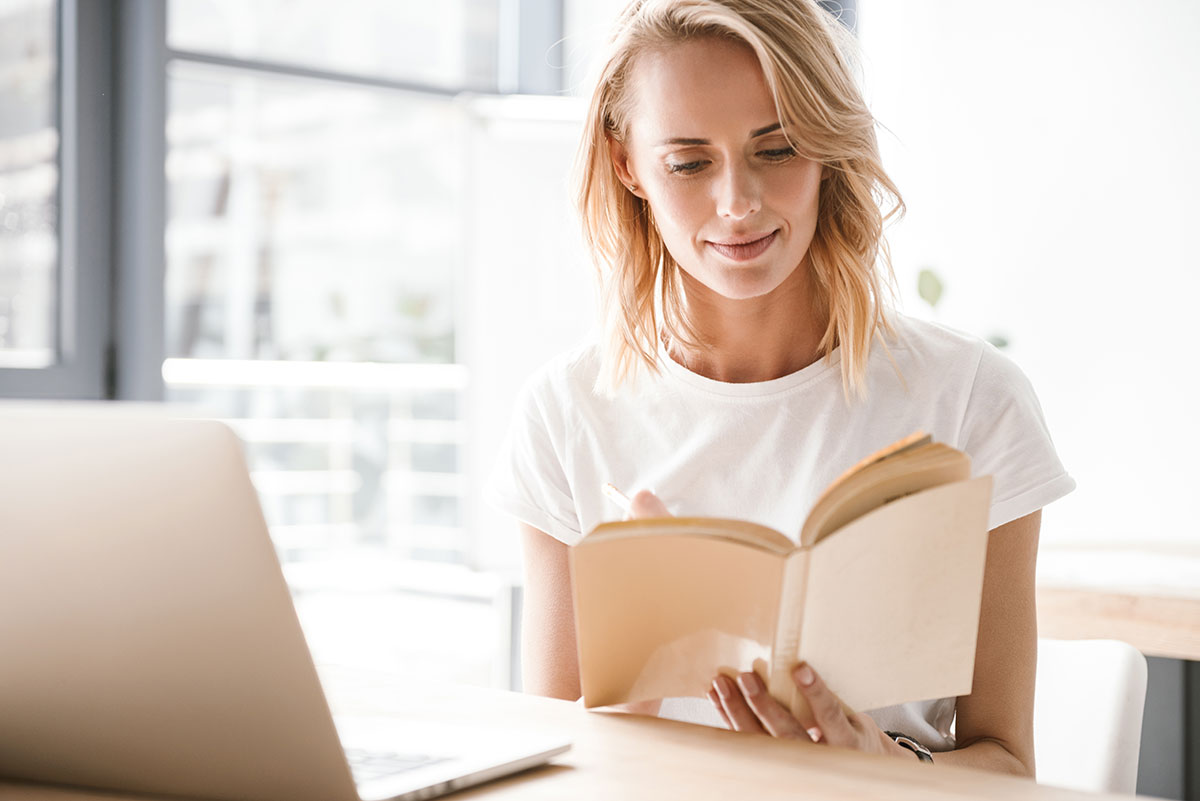 Viajero de negocios, te recomendamos estos libros para este verano